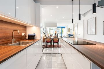 https://cdn.resales-online.com/public/vumcvajtgsjl4vtp/properties/37f1db0ce3e111ef8ce602e0405b089b/w1200/9-467d0cee5b725f3ef65f102a0c2e69c0.jpg?v=1738855717