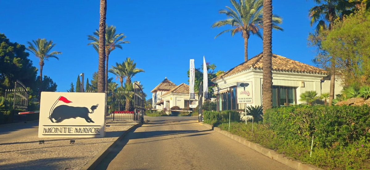 https://cdn.resales-online.com/public/uhu060fbcr/properties/ca3cbb98e78811ef8ce602e0405b089b/w1200/1-7980e48d732b6fc85c14b43b94d2aa54.jpg?v=1739179681