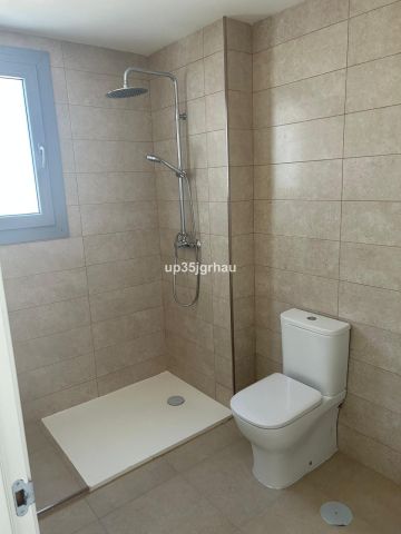 https://cdn.resales-online.com/public/up35jgrhau/properties/313c5effe87811ef8ce602e0405b089b/w1200/10-bb915d1cb19341576dcdc994b81ab9c5.jpg?v=1739282543