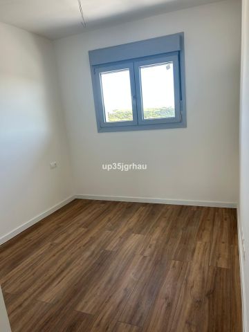https://cdn.resales-online.com/public/up35jgrhau/properties/313c5effe87811ef8ce602e0405b089b/w1200/13-5fd73dea700db77384c091ca9818b1a9.jpg?v=1739282543