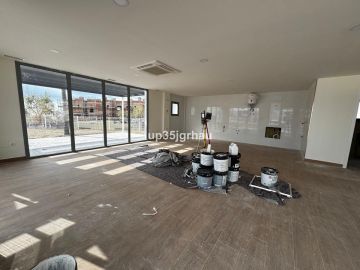 https://cdn.resales-online.com/public/up35jgrhau/properties/313c5effe87811ef8ce602e0405b089b/w1200/19-d0ed7da2012a09046d307c195d98e7d6.jpg?v=1739282543