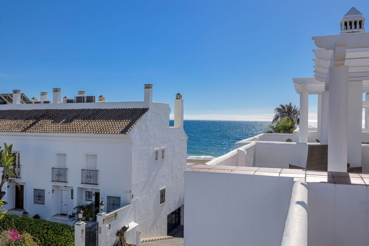 https://cdn.resales-online.com/public/zzioxgugw0/properties/e6f794ace86d11ef8ce602e0405b089b/w1200/1-7980e48d732b6fc85c14b43b94d2aa54.jpg?v=1739278396