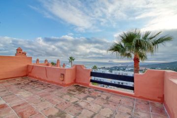 https://cdn.resales-online.com/public/14ldb8jhxc/properties/70da009ae70f11ef8ce602e0405b089b/w1200/36-be7efbbd8b294061d3f27cb7c37865bb.jpg?v=1739296438