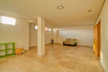 https://cdn.resales-online.com/public/14ldb8jhxc/properties/70da009ae70f11ef8ce602e0405b089b/w1200/39-a493fe9149752455d4aa759b42ca0ea1.jpg?v=1739296438