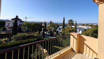 https://cdn.resales-online.com/public/umpqlvr8rf/properties/8e064251e93b11ef8ce602e0405b089b/w1200/10-bb915d1cb19341576dcdc994b81ab9c5.jpg?v=1739366383