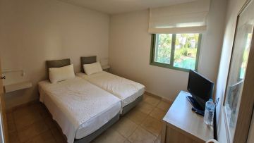 https://cdn.resales-online.com/public/umpqlvr8rf/properties/8e064251e93b11ef8ce602e0405b089b/w1200/31-5e8b9eb86a2d455eeaf43a7bbf3ccd12.jpg?v=1739366383