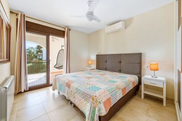 https://cdn.resales-online.com/public/iehb4l0uli/properties/d14b21b2e7e011ef8ce602e0405b089b/w1200/10-bb915d1cb19341576dcdc994b81ab9c5.jpg?v=1739361898