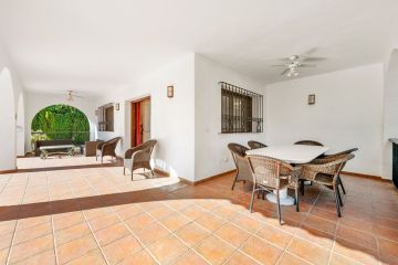 https://cdn.resales-online.com/public/iehb4l0uli/properties/d14b21b2e7e011ef8ce602e0405b089b/w1200/15-11d12f2f454f2f5e9b981fdd8b901d51.jpg?v=1739361898