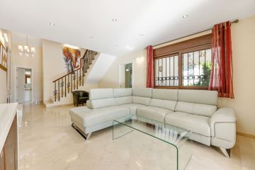 https://cdn.resales-online.com/public/iehb4l0uli/properties/d14b21b2e7e011ef8ce602e0405b089b/w1200/4-c23c0f86247804fa50226aecd8b0b2c8.jpg?v=1739361898