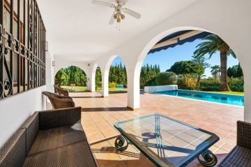 https://cdn.resales-online.com/public/iehb4l0uli/properties/d14b21b2e7e011ef8ce602e0405b089b/w1200/7-aa4cc561180b369757c0bb4af9886cd3.jpg?v=1739361898