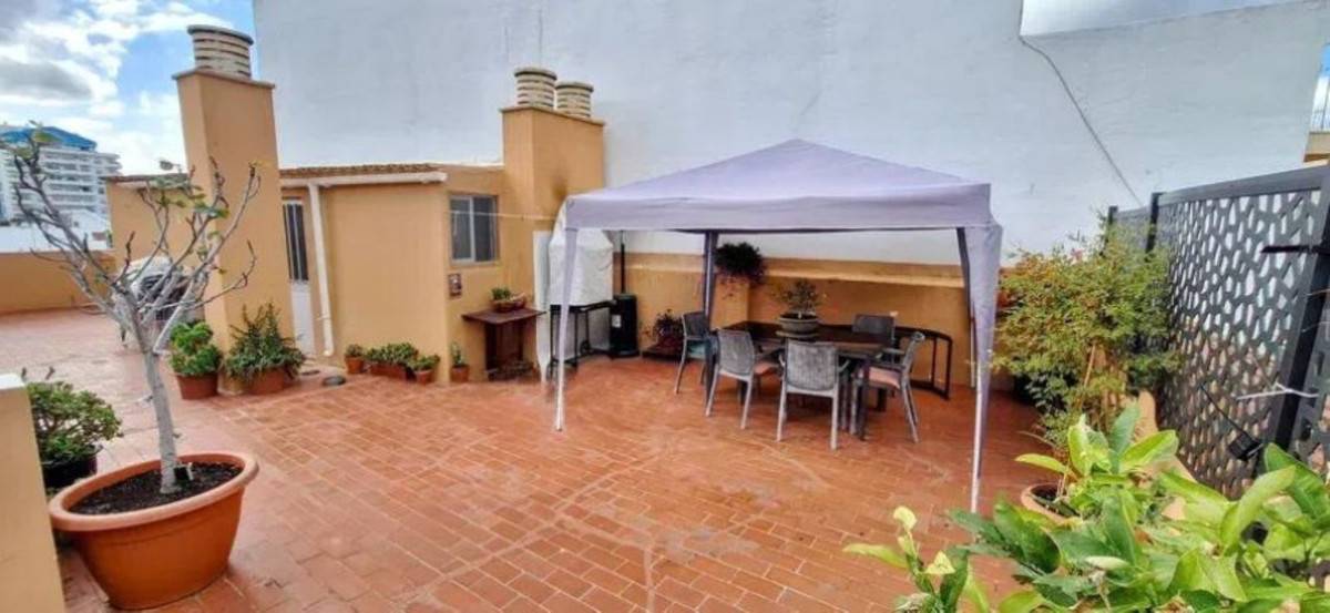 https://cdn.resales-online.com/public/7rg1k5rn6p/properties/602274d8dfa311ef8ce602e0405b089b/w1200/1-7980e48d732b6fc85c14b43b94d2aa54.jpg?v=1739343520