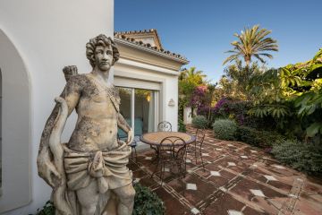 https://cdn.resales-online.com/public/pg5ce1tdbg/properties/96171b0cdcac11ef8ce602e0405b089b/w1200/29-7c2f312881aea9bbe9ddaeb9640e2c9a.jpg?v=1739167637