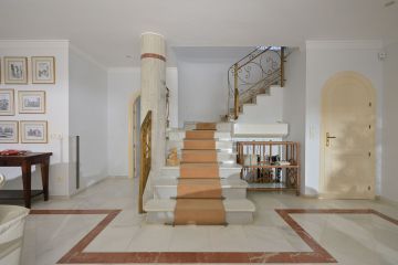 https://cdn.resales-online.com/public/pg5ce1tdbg/properties/96171b0cdcac11ef8ce602e0405b089b/w1200/33-f37a7fab00fce6ff6b895520b67d6d6d.jpg?v=1739167637