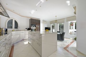 https://cdn.resales-online.com/public/pg5ce1tdbg/properties/96171b0cdcac11ef8ce602e0405b089b/w1200/35-53608d01401493ba18e3704836160563.jpg?v=1739167637