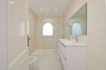 https://cdn.resales-online.com/public/pg5ce1tdbg/properties/96171b0cdcac11ef8ce602e0405b089b/w1200/45-01c04843d290a76d467d9ac6fc2ef7a6.jpg?v=1739167637