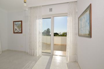 https://cdn.resales-online.com/public/pg5ce1tdbg/properties/96171b0cdcac11ef8ce602e0405b089b/w1200/47-b3a03718b4ecea17fd5585e425dce0e2.jpg?v=1739167637