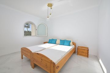 https://cdn.resales-online.com/public/pg5ce1tdbg/properties/96171b0cdcac11ef8ce602e0405b089b/w1200/48-995152433a6d9da26e318d14b54534ba.jpg?v=1739167637