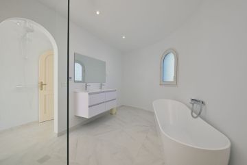 https://cdn.resales-online.com/public/pg5ce1tdbg/properties/96171b0cdcac11ef8ce602e0405b089b/w1200/50-e047a14369788a95335be886311a4ac9.jpg?v=1739167637