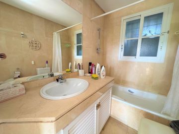 https://cdn.resales-online.com/public/1xds0dbjlvabipl6/properties/471e7590e8ac11ef8ce602e0405b089b/w1200/11-20939a0134ad724a8cb2a801094d15a4.jpg?v=1739539570