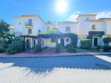https://cdn.resales-online.com/public/1xds0dbjlvabipl6/properties/471e7590e8ac11ef8ce602e0405b089b/w1200/6-241328e1bcc9c0d8ce1222beb6c967a8.jpg?v=1739539570