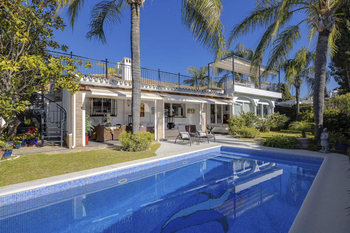 https://cdn.resales-online.com/public/125jlfeqm4/properties/7b8f3b19da1811ef8ce602e0405b089b/w1200/1-7980e48d732b6fc85c14b43b94d2aa54.jpg?v=1739600537