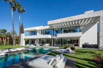https://cdn.resales-online.com/public/46g3vfh9rc/properties/2a4643c9732711ef9d2d0217bc231ef4/w1200/2-5bd7b9d04b45e33852eaf0ec6670150d.jpg?v=1726383352