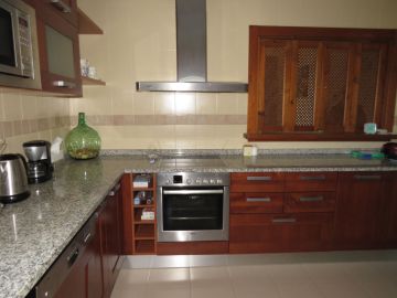 https://cdn.resales-online.com/public/44ul4js2p2/properties/ea990a18ed3111ef8cfb02e0405b089b/w1200/26-c684a62c9f160a1f90904dd925da0645.jpg?v=1739812710