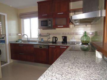 https://cdn.resales-online.com/public/44ul4js2p2/properties/ea990a18ed3111ef8cfb02e0405b089b/w1200/27-f6e8bc237ba13ac4c268badec6354f3d.jpg?v=1739812710