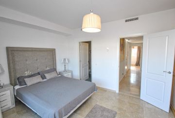 https://cdn.resales-online.com/public/epifqhcad6/properties/6cdff9f0e54411ef8ce602e0405b089b/w1200/13-5fd73dea700db77384c091ca9818b1a9.jpg?v=1738942967
