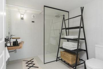 https://cdn.resales-online.com/public/14ldb8kixc/properties/2e8ce44eea9b11ef8ce602e0405b089b/w1200/26-c684a62c9f160a1f90904dd925da0645.jpg?v=1739862532