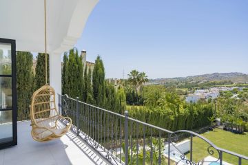 https://cdn.resales-online.com/public/14ldb8kixc/properties/2e8ce44eea9b11ef8ce602e0405b089b/w1200/3-e898b2bb2a2fdfd06d2c39894dce8316.jpg?v=1739862532