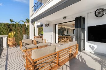 https://cdn.resales-online.com/public/14ldb8kixc/properties/2e8ce44eea9b11ef8ce602e0405b089b/w1200/31-5e8b9eb86a2d455eeaf43a7bbf3ccd12.jpg?v=1739862532