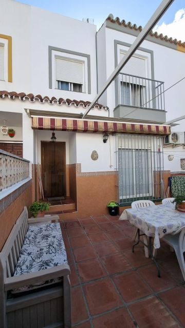 https://cdn.resales-online.com/public/1op5nr1ymv/properties/1047016fef7111ef8cfb02e0405b089b/w1200/2-5bd7b9d04b45e33852eaf0ec6670150d.jpg?v=1740050069