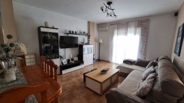 https://cdn.resales-online.com/public/1op5nr1ymv/properties/1047016fef7111ef8cfb02e0405b089b/w1200/7-aa4cc561180b369757c0bb4af9886cd3.jpg?v=1740050069