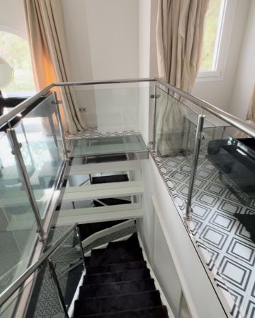 https://cdn.resales-online.com/public/qph8q6eobndgyqok/properties/eec5508ceee311ef8cfb02e0405b089b/w1200/16-ec67b526875bf0124b6ce4328a754439.jpg?v=1739991521