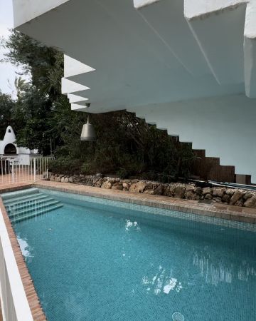 https://cdn.resales-online.com/public/qph8q6eobndgyqok/properties/eec5508ceee311ef8cfb02e0405b089b/w1200/21-2c707e7c511429b4f8ec4ee5f221ddb6.jpg?v=1739991521