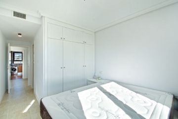 https://cdn.resales-online.com/public/kj4s0e6mui/properties/c51ec28df05d11ef8cfb02e0405b089b/w1200/17-dd5fcd4f0eb487dfa3803f7e20814c0e.jpg?v=1740150700