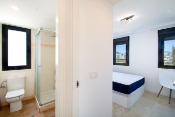 https://cdn.resales-online.com/public/kj4s0e6mui/properties/c51ec28df05d11ef8cfb02e0405b089b/w1200/18-cc72f169493c096e712837ff5d8b6e41.jpg?v=1740150700