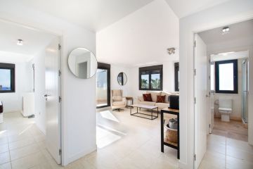 https://cdn.resales-online.com/public/kj4s0e6mui/properties/c51ec28df05d11ef8cfb02e0405b089b/w1200/28-ef19a2c59920e2e087cd278a51b6dbf8.jpg?v=1740150700