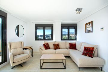 https://cdn.resales-online.com/public/kj4s0e6mui/properties/c51ec28df05d11ef8cfb02e0405b089b/w1200/6-241328e1bcc9c0d8ce1222beb6c967a8.jpg?v=1740150700