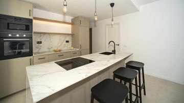 https://cdn.resales-online.com/public/p8fbncrgos/properties/e9b72bd8f38a11ef8cfb02e0405b089b/w1200/15-11d12f2f454f2f5e9b981fdd8b901d51.jpg?v=1740500154