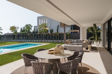 https://cdn.resales-online.com/public/vj79r8sgv9/properties/00f8facd702711ef9d2d0217bc231ef4/w1200/6-241328e1bcc9c0d8ce1222beb6c967a8.jpg?v=1726479709