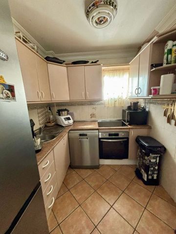 https://cdn.resales-online.com/public/a02rapy9v8x1ia95/properties/280904e8f2f711ef8cfb02e0405b089b/w1200/10-bb915d1cb19341576dcdc994b81ab9c5.jpg?v=1740498240