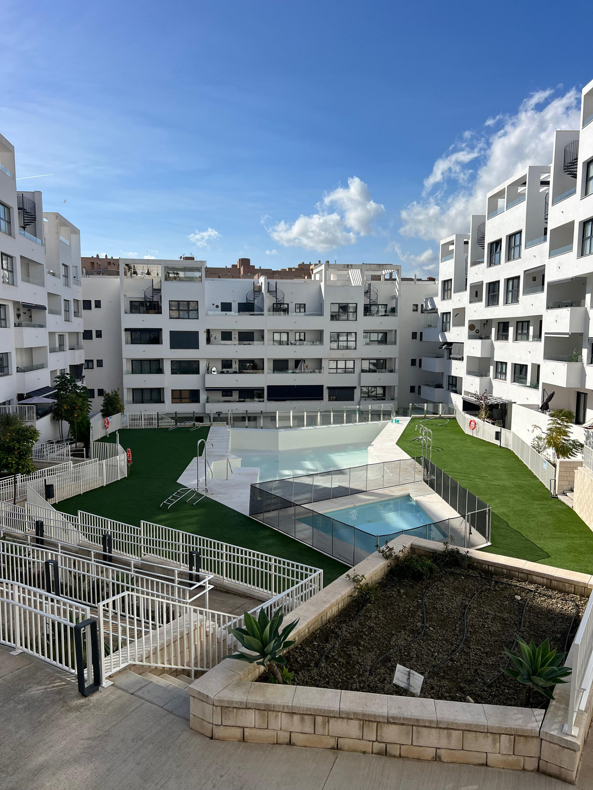https://cdn.resales-online.com/public/3bbmoql3c8/properties/ec95fa31f59311ef8cfb02e0405b089b/w1200/1-7980e48d732b6fc85c14b43b94d2aa54.jpg?v=1740723714