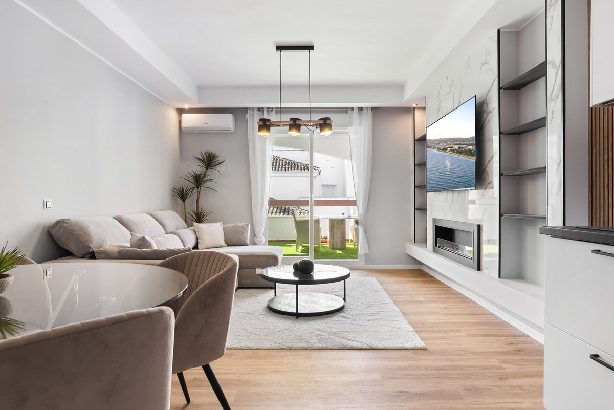 https://cdn.resales-online.com/public/c6rxxw1glq/properties/80d27636f1ab11ef8cfb02e0405b089b/w1200/1-7980e48d732b6fc85c14b43b94d2aa54.jpg?v=1740294037