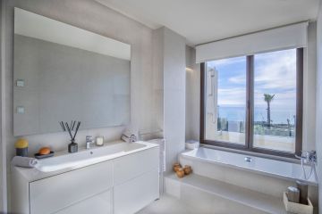 https://cdn.resales-online.com/public/hh55b9echi/properties/sofwsq1uuhr1xle/w1200/17-dd5fcd4f0eb487dfa3803f7e20814c0e.jpg?v=1740987468