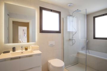 https://cdn.resales-online.com/public/hh55b9echi/properties/sofwsq1uuhr1xle/w1200/21-2c707e7c511429b4f8ec4ee5f221ddb6.jpg?v=1740987468
