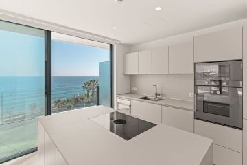https://cdn.resales-online.com/public/c6rxxw1glq/properties/7f4b4f39f66211ef8cfb02e0405b089b/w1200/10-bb915d1cb19341576dcdc994b81ab9c5.jpg?v=1740812437