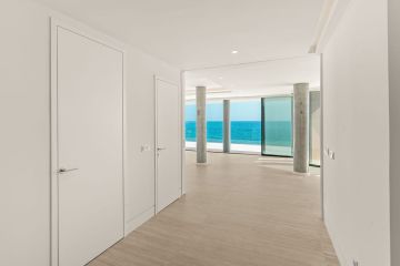 https://cdn.resales-online.com/public/c6rxxw1glq/properties/7f4b4f39f66211ef8cfb02e0405b089b/w1200/24-613bbc26f32d7013d348ef202dd30a43.jpg?v=1740812437