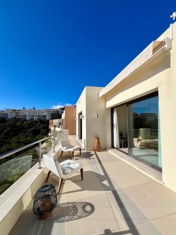 https://cdn.resales-online.com/public/42gvc85coy/properties/dcf82667f5bf11ef8cfb02e0405b089b/w1200/2-5bd7b9d04b45e33852eaf0ec6670150d.jpg?v=1740744050